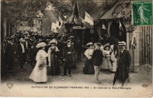 CPA AK CLERMONT-FERRAND - Expo un coin de la Rue d'Auvergne (118300)