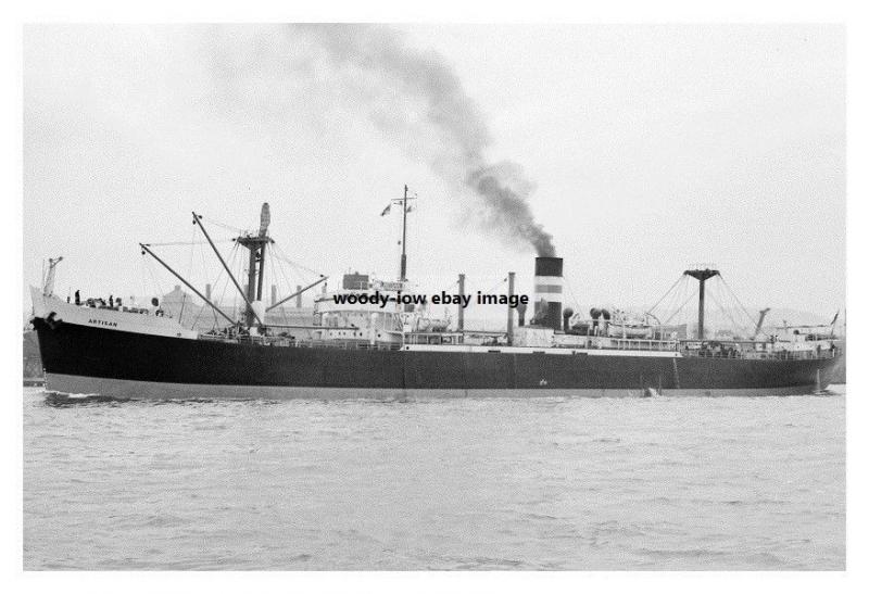 mc3030 - Harrison Line Cargo Ship - Artisan - photo 6x4