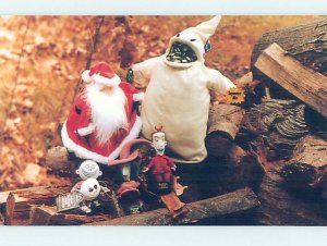 1980s POSTCARD OF FIGURES AT HALLOWEEN CASTLE MUSEUM Benwood WV AG0579