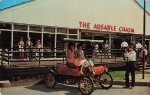 Ausable Chasm Women Sitting in Antique Car Postcard 2R5-418 