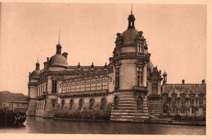 Chateau de Chanttilly,La Douce,France BIN