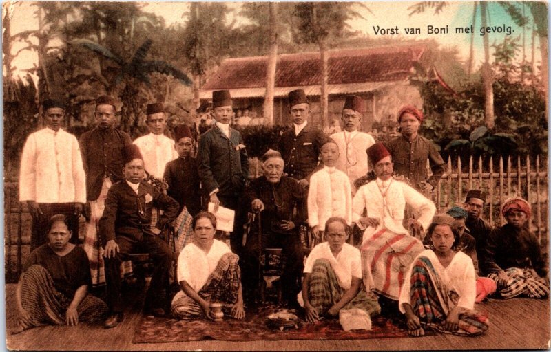 Indonesia Vorst van Boni met Gevolg Vintage Postcard C008 