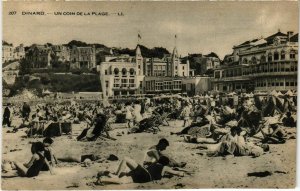 CPA Dinard- Un Coin de la Plage FRANCE (1022071)