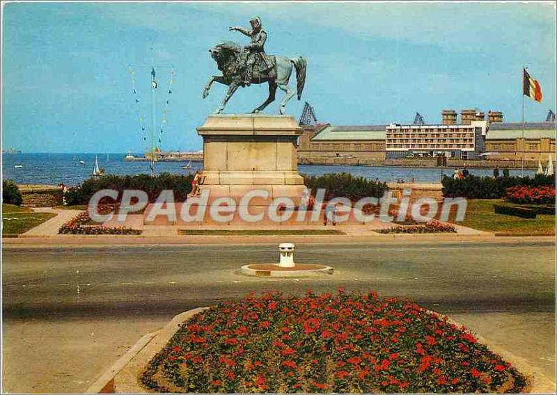 Modern Postcard Cherbourg (Manche) The Statue of Napoleon and Hotel Sofitel