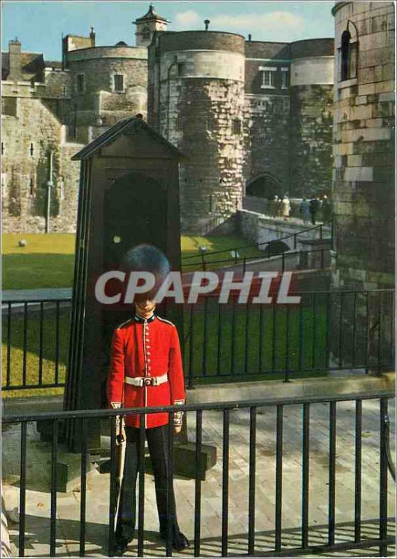 Postcard Modern Guardsman Outside Tower of London Folklore Army