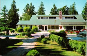 VINTAGE POSTCARD THE BRIAR'S INN AND COUNTRY CLUB AT JACKSONPOINT ONTARIO