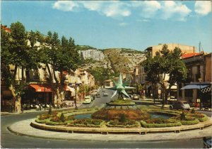 CPM CAVAILLON Rond-Point et Fontaine Centrale (1086976)