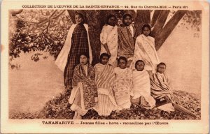 Madagascar Antananarivo Tananarive Jeunes Filles Hova Recueillies Postcard C119