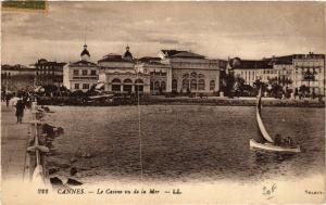 CPA CANNES - Le Casino vu de la Mer (351592)