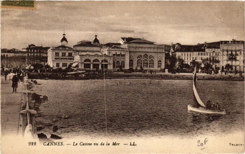 CPA CANNES - Le Casino vu de la Mer (351592)