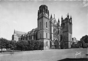 BR18426 La cathedrale St pierre Poitiers   france