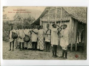 3047013 MADAGASCAR Betsimisaraka dancer & musicians