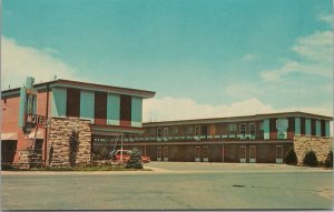 Thunderbird Motel Riverton WY Postcard PC426