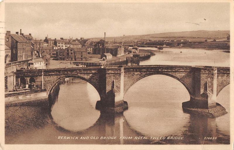 uk11766 berwick and old bridge from royal tweed bridge  real photo   uk