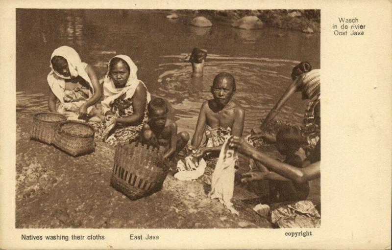 indonesia, JAVA, Native Javanese Women Washing in the River (1920s) Postcard (1)