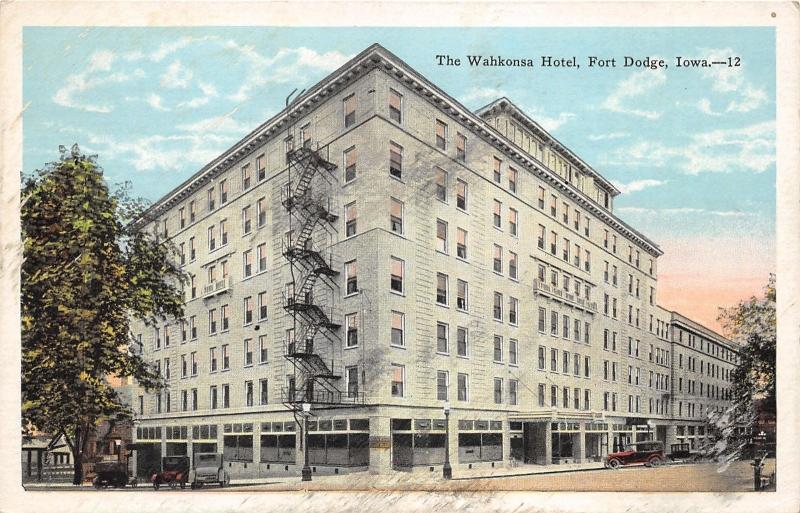 Fort Dodge Iowa~Wahkonsa Hotel~1920s Postcard