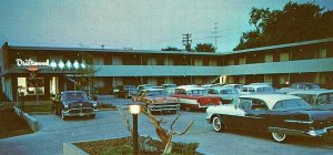 Postcard  Early View of Driftwood Motel in Denver, CO.    R2