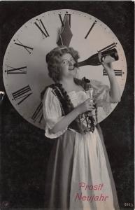 BG20223 girl drinking champagne clock  new year neujahr  germany