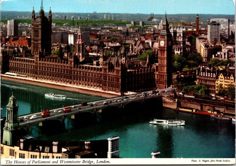 CONTINENTAL SIZE POSTCARD THE HOUSES OF PARLIAMENT & WESTMINSTER BRIDGE 1972