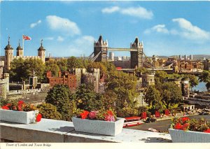 uk44962 tower of london and tower bridge  uk