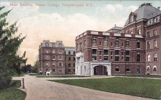 New York Poughkeepsie Main Building Vassar College 1907