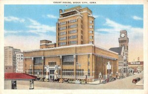 SIOUX CITY, IA Iowa COURT HOUSE & STREET SCENE Courthouse c1940's Linen Postcard