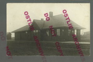 Dolliver IOWA RPPC 1909 DEPOT TRAIN STATION nr Estherville Armstrong 66 PEOPLE!