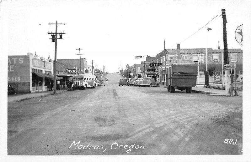 H81/ Madras Oregon RPPC Postcard c1940s Truck Texaco Gas Station Store 14