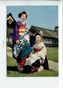 3154383 JAPAN Maiko Girls Geisha KYOTO Garden of Nijyo Castle