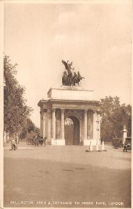 BR94008 wellington arch and entrance to green park london   uk