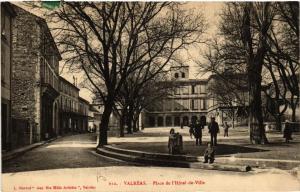 CPA VALREAS - Place de l'Hotel-de-Ville (511731)