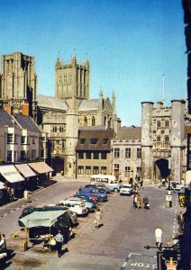 VINTAGE CONTINENTAL SIZE POSTCARD WELLS SOMERSET THE MARKET PLACE EARLY 70s