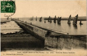 CPA St-GILLES-CROIX-de-VIE - Les Jetées - Sortie des Bateaux Sard. (167379)