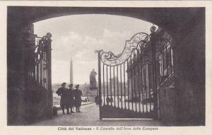 Vatican Il Cancello dell'Arco delle Campane