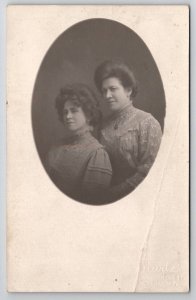 RPPC Two Pretty Edwardian Ladies Oval Portrait Green Bay Wis Postcard Q27