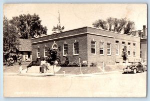 Independence Iowa IA Postcard RPPC Photo Post Office Building Car Scene 1944