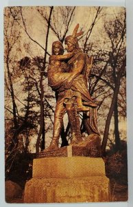 Minnehaha and Hiawatha Statue Minneapolis MN Postcard N8