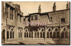 Postcard Old Windsor Castle Cloister Court and Anne Boleyn & # 39s window