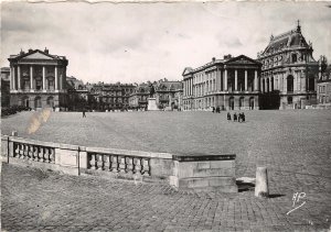 br108511 versailles la cour d honneur  france real photo