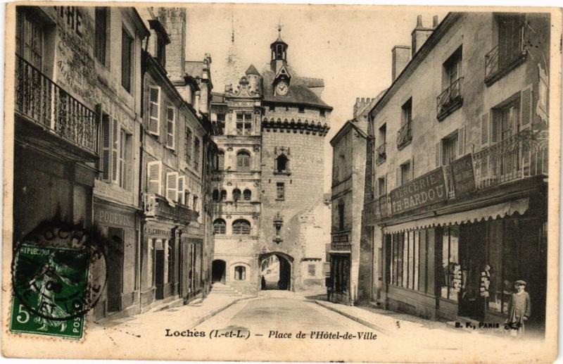 CPA LOCHES - Place de l'Hotel-de-Ville (228807)