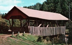 VINTAGE POSTCARD OLD COVERED BRIDGE LYDONVILLE VERMONT