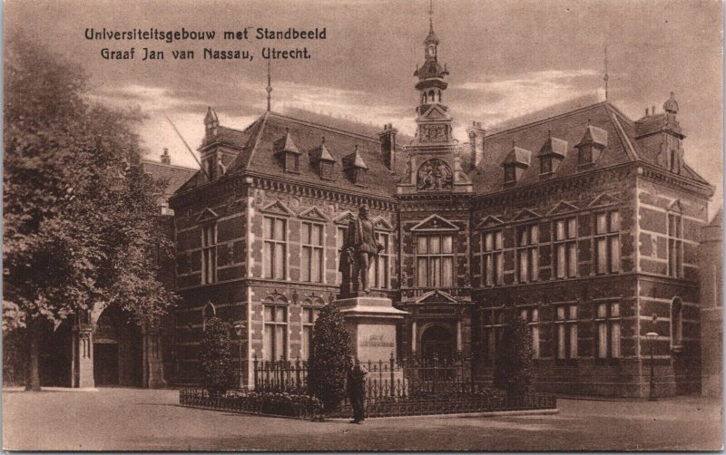 Netherlands Utrecht Universiteit met Standbeeld Graaf Jan van Nassau 09.03