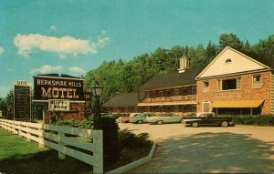 Massachusetts Williamstown The Bershire Hills Motel and Early American Gift S...