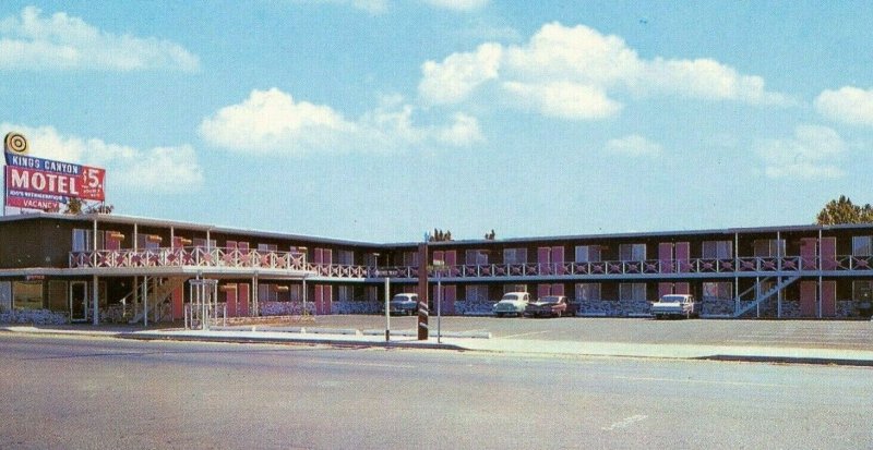 Postcard View of Kings Canyon Motel in Fresno,CA.               S4