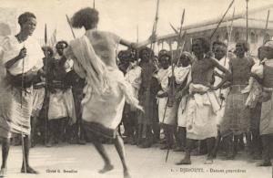 CPA Djibouti Afrique - Danses guerriéres (86895)