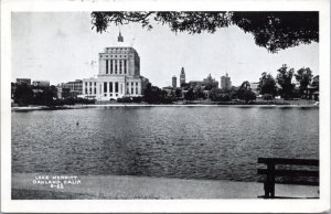 Postcard CA Oakland - Lake Merritt