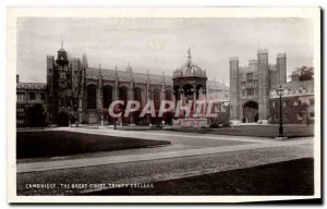 Postcard Old Cambridge The Trinity Great Court Collece