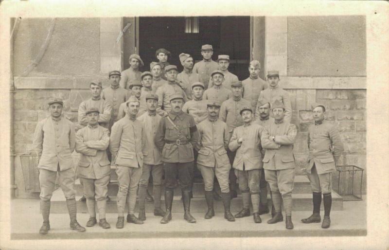 Military - World War 1 Army group Portrait Real Photo - 02.75