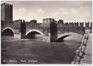 RP: VERONA , Italy , 30-40s : Ponte Scaligero