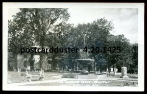 h3462 - COATICOOK Quebec 1950 Chartier Park's Fountain. Real Photo Postcard